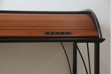 フランスビンテージ　希少　ligne roset(リーン・ロゼ)　Pagnon&Pelhaitre design(パグノン&ペルハイトルデザイン)　個性的なデザインが目を惹くシャッター付き秘書デスク(リーンロゼ、蛇腹机、ロールトップデスク、在宅ワーク、在宅用、ワークデスク、ヴィンテージ)(R-061249)