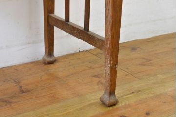 イギリスアンティーク　オーク材　脚のデザインがお洒落!!鍵付き収納を兼ね備えたサイドテーブル(コンソールテーブル、サイドボード、サイドキャビネット、サイドチェスト)(R-061257)