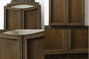中古　神戸洋家具　神戸・トアロード　伊藤家具店　職人技が光る!細やかな彫りの装飾が目を引くドレッサー&チェアセット(鏡台、サイドチェスト、ミラー、椅子)(R-061259)