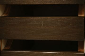 中古　神戸洋家具　神戸・トアロード　伊藤家具店　職人技が光る!細やかな彫りの装飾が目を引くドレッサー&チェアセット(鏡台、サイドチェスト、ミラー、椅子)(R-061259)