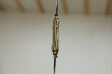 中古　神戸洋家具　神戸・トアロード　伊藤家具店　職人技が光る!細やかな彫りの装飾が目を引くドレッサー&チェアセット(鏡台、サイドチェスト、ミラー、椅子)(R-061259)
