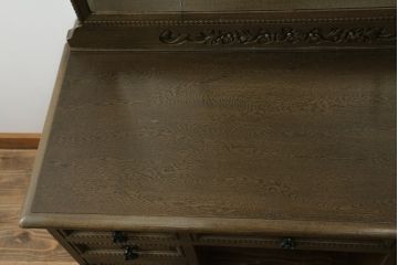 中古　神戸洋家具　神戸・トアロード　伊藤家具店　職人技が光る!細やかな彫りの装飾が目を引くドレッサー&チェアセット(鏡台、サイドチェスト、ミラー、椅子)(R-061259)