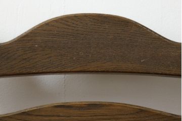 中古　神戸洋家具　神戸・トアロード　伊藤家具店　職人技が光る!細やかな彫りの装飾が目を引くドレッサー&チェアセット(鏡台、サイドチェスト、ミラー、椅子)(R-061259)