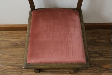 中古　神戸洋家具　神戸・トアロード　伊藤家具店　職人技が光る!細やかな彫りの装飾が目を引くドレッサー&チェアセット(鏡台、サイドチェスト、ミラー、椅子)(R-061259)