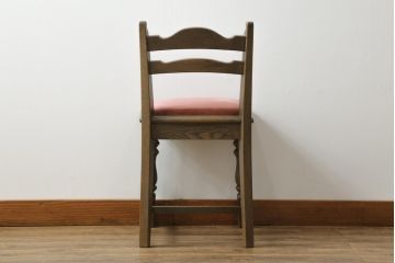 中古　神戸洋家具　神戸・トアロード　伊藤家具店　職人技が光る!細やかな彫りの装飾が目を引くドレッサー&チェアセット(鏡台、サイドチェスト、ミラー、椅子)(R-061259)