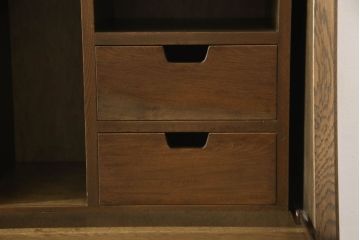 中古　神戸洋家具　神戸・トアロード　伊藤家具店　職人技が光る!細やかな彫りの装飾が目を引くライティングビューロー(簿記机、引き出し、チェスト、在宅用、在宅ワーク)(R-061261)