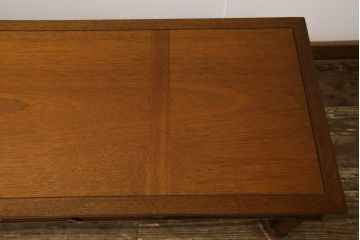 中古　DREXEL HERITAGE(ドレクセルヘリテイジ)　Triune(トライユン)　マホガニー材　洗練されたデザインとクラシカルな佇まいが魅力的なセンターテーブル(カクテルテーブル、リビングテーブル、ローテーブル)(R-061263)