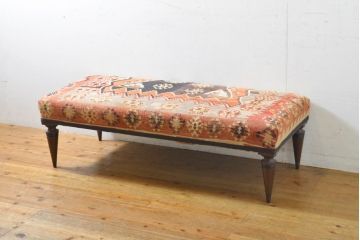 中古　オールドキリム張り　個性的な模様が目を引くアンティーク風ベンチ(長椅子、オットマン、チェア)(R-061265)