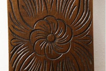 イギリスアンティーク　オーク材　大振りな花の意匠とバルボスレッグが存在感を放つダイニングチェア(イス、椅子)(R-061272)