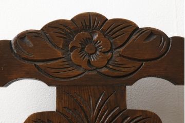 イギリスアンティーク　オーク材　大振りな花の意匠とバルボスレッグが存在感を放つダイニングチェア(イス、椅子)(R-061273)