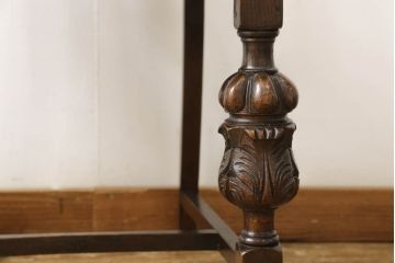 イギリスアンティーク　オーク材　大振りな花の意匠とバルボスレッグが存在感を放つダイニングチェア(イス、椅子)(R-061273)