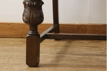 イギリスアンティーク　オーク材　大振りな花の意匠とバルボスレッグが存在感を放つダイニングチェア(イス、椅子)(R-061274)