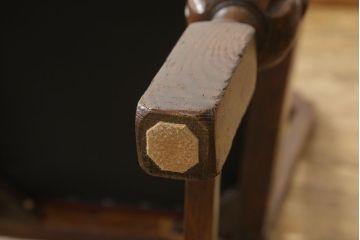 イギリスアンティーク　オーク材　大振りな花の意匠とバルボスレッグが存在感を放つダイニングチェア(イス、椅子)(R-061274)
