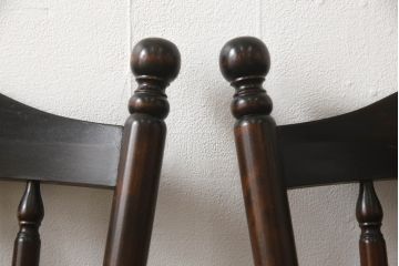 ビンテージ　北海道民芸家具　クラシカルな雰囲気を醸し出すダイニングチェア2脚セット(ヴィンテージ、椅子、板座チェア)(R-061277)
