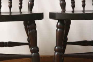 ビンテージ　北海道民芸家具　クラシカルな雰囲気を醸し出すダイニングチェア2脚セット(ヴィンテージ、椅子、板座チェア)(R-061277)