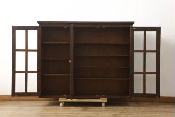 中古　北海道民芸家具　脚(台輪)付きリメイク　シックな大人空間を演出してくれるキャビネット(食器棚、カップボード、収納棚、戸棚、飾り棚、本箱、ブックケース、サイドボード、サイドキャビネット、店舗什器)(R-061279)