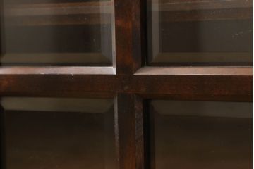 中古　北海道民芸家具　脚(台輪)付きリメイク　シックな大人空間を演出してくれるキャビネット(食器棚、カップボード、収納棚、戸棚、飾り棚、本箱、ブックケース、サイドボード、サイドキャビネット、店舗什器)(R-061279)