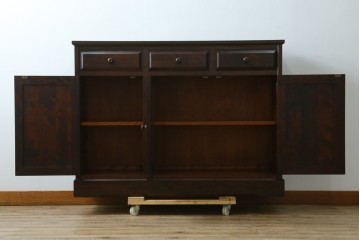中古　北海道民芸家具　上品な佇まいが落ち着きのある空間を演出するサイドボード　(R-061283)