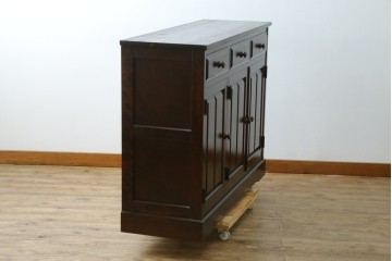 中古　北海道民芸家具　上品な佇まいが落ち着きのある空間を演出するサイドボード　(R-061283)