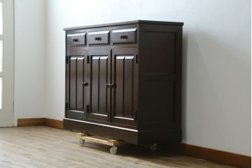 中古　北海道民芸家具　上品な佇まいが落ち着きのある空間を演出するサイドボード　(R-061283)