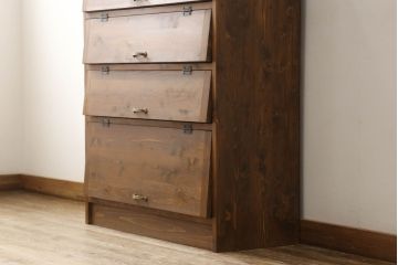 ラフジュ工房オリジナル　古建具リメイク　レトロスタイルの空間づくりに活躍するパタパタ扉の収納棚(戸棚、キャビネット、下駄箱、靴箱)(R-061284)