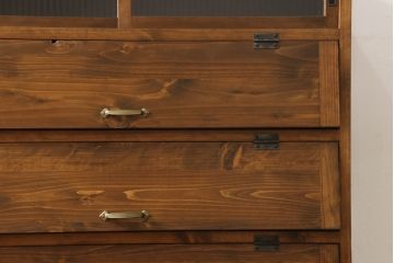 ラフジュ工房オリジナル　古建具リメイク　レトロスタイルの空間づくりに活躍するパタパタ扉の収納棚(戸棚、キャビネット、下駄箱、靴箱)(R-061284)