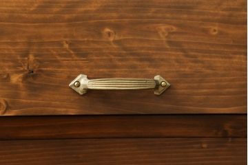 ラフジュ工房オリジナル　古建具リメイク　レトロスタイルの空間づくりに活躍するパタパタ扉の収納棚(戸棚、キャビネット、下駄箱、靴箱)(R-061284)