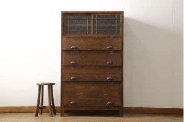ラフジュ工房オリジナル　古建具リメイク　脚付き　昭和レトロな雰囲気がおしゃれなパタパタ扉の収納棚(戸棚、キャビネット、下駄箱、靴箱)(R-061285)