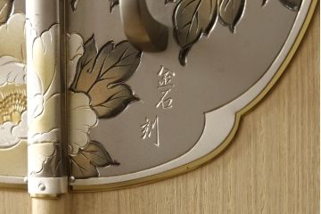 中古　金具の意匠が魅力!上品な佇まいの加茂総桐箪笥(胴厚、総桐たんす、着物箪笥、衣装箪笥、和タンス、引き出し)(R-061286)