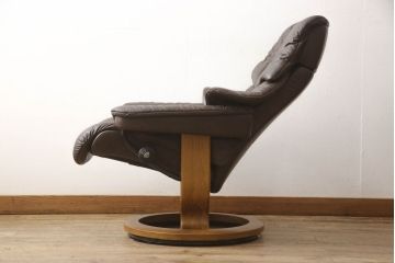 中古　美品　EKORNES(エコーネス)　本革　オットマン付き　ストレスレス レノ クラシック(M)(アームチェア、リクライニングチェア、椅子、一人掛けソファ、1Pソファ)(定価約37万9千円)(R-061287)