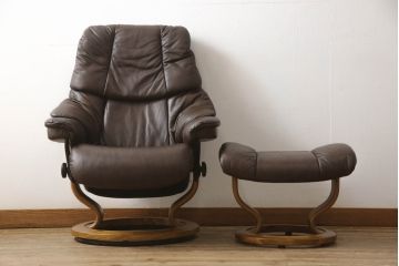 中古　美品　EKORNES(エコーネス)　本革　オットマン付き　ストレスレス レノ クラシック(M)(アームチェア、リクライニングチェア、椅子、一人掛けソファ、1Pソファ)(定価約37万9千円)(R-061288)