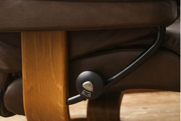 中古　美品　EKORNES(エコーネス)　本革　オットマン付き　ストレスレス レノ クラシック(M)(アームチェア、リクライニングチェア、椅子、一人掛けソファ、1Pソファ)(定価約37万9千円)(R-061288)
