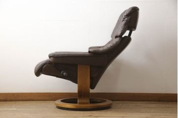 中古　美品　EKORNES(エコーネス)　本革　オットマン付き　ストレスレス レノ クラシック(M)(アームチェア、リクライニングチェア、椅子、一人掛けソファ、1Pソファ)(定価約37万9千円)(R-061288)