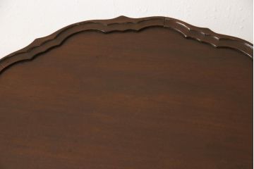 アメリカビンテージ　マホガニー材　天板と脚の凝った造りが魅力的なコーヒーテーブル(カフェテーブル、サイドテーブル、ラウンドテーブル、ヴィンテージ)(R-061296)