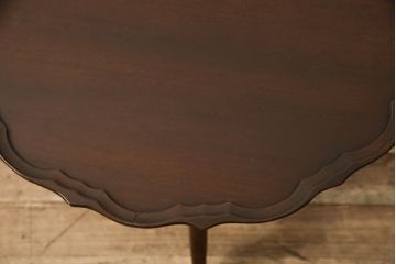 アメリカビンテージ　マホガニー材　天板と脚の凝った造りが魅力的なコーヒーテーブル(カフェテーブル、サイドテーブル、ラウンドテーブル、ヴィンテージ)(R-061296)
