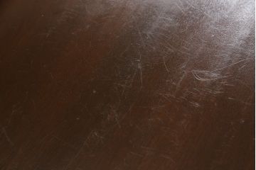 アメリカビンテージ　マホガニー材　天板と脚の凝った造りが魅力的なコーヒーテーブル(カフェテーブル、サイドテーブル、ラウンドテーブル、ヴィンテージ)(R-061296)