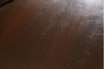 アメリカビンテージ　マホガニー材　天板と脚の凝った造りが魅力的なコーヒーテーブル(カフェテーブル、サイドテーブル、ラウンドテーブル、ヴィンテージ)(R-061296)