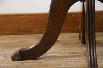 イギリスアンティーク　マホガニー材　クラシカルな佇まいのコーヒーテーブル(カフェテーブル、サイドテーブル、ラウンドテーブル)(R-061297)