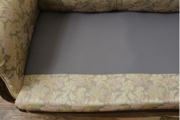 イギリスアンティーク　オーク材　丸みのあるデザインが柔らかい雰囲気を醸し出す3人掛けソファ(三人掛けソファ、アームソファ、3P)(R-061307)