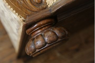 イギリスアンティーク　オーク材　丸みのあるデザインが柔らかい雰囲気を醸し出す3人掛けソファ(三人掛けソファ、アームソファ、3P)(R-061307)