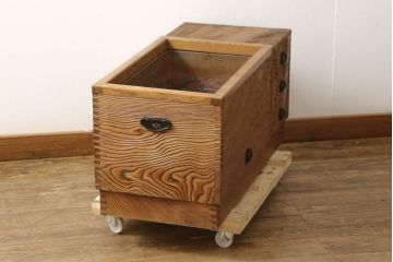 中古　工芸家具　高級杉材　浮造り仕上げ　浮き上がるくっきりとした木目が美しい長火鉢(囲炉裏、ローテーブル)(R-061309)