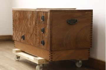 中古　工芸家具　高級杉材　浮造り仕上げ　浮き上がるくっきりとした木目が美しい長火鉢(囲炉裏、ローテーブル)(R-061309)