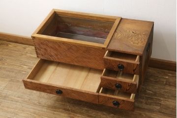 中古　工芸家具　高級杉材　浮造り仕上げ　浮き上がるくっきりとした木目が美しい長火鉢(囲炉裏、ローテーブル)(R-061309)