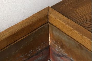 中古　工芸家具　高級杉材　浮造り仕上げ　浮き上がるくっきりとした木目が美しい長火鉢(囲炉裏、ローテーブル)(R-061309)