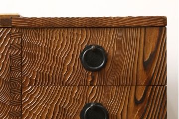 中古　工芸家具　高級杉材　浮造り仕上げ　浮き上がるくっきりとした木目が美しい長火鉢(囲炉裏、ローテーブル)(R-061309)