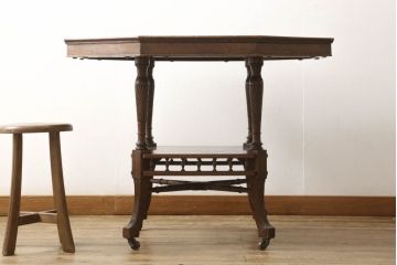 イギリスアンティーク　高級品　マホガニー材　キャスター付き　挽き物加工の凝ったデザインが見事なコーヒーテーブル(カフェテーブル、ダイニングテーブル、2人掛け、食卓)(R-061313)