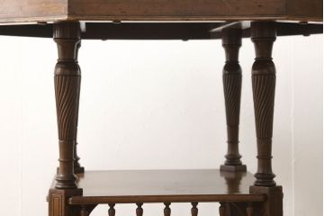 イギリスアンティーク　高級品　マホガニー材　キャスター付き　挽き物加工の凝ったデザインが見事なコーヒーテーブル(カフェテーブル、ダイニングテーブル、2人掛け、食卓)(R-061313)