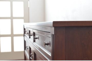 アメリカビンテージ　 White fine furniture　クラシカルな雰囲気が魅力的なチェスト(サイドボード、サイドチェスト、引き出し、ヴィンテージ)(R-061317)