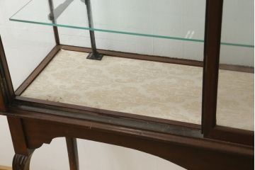 イギリスアンティーク　最高級　マホガニー材　華奢な猫脚が美しいショーケース(ガラスケース、飾り棚、収納棚、陳列棚、キャビネット、店舗什器)(R-061318)