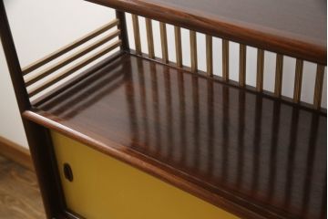 中古　伝統工芸品　大阪唐木指物　紫檀(シタン)材　総漆塗り　縦横の格子がすっきりとした印象の飾り棚(茶棚、違い棚、戸棚、収納棚)(R-061320)